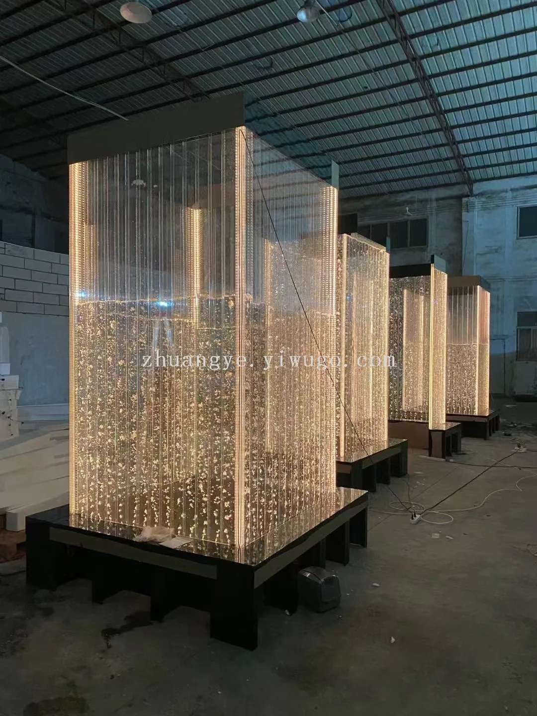 Custom Acrylic Bubble Water Screen — Aquarium Partition — view 7